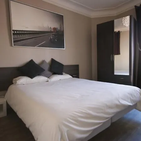 Sleeps 6 Wifi 칸느